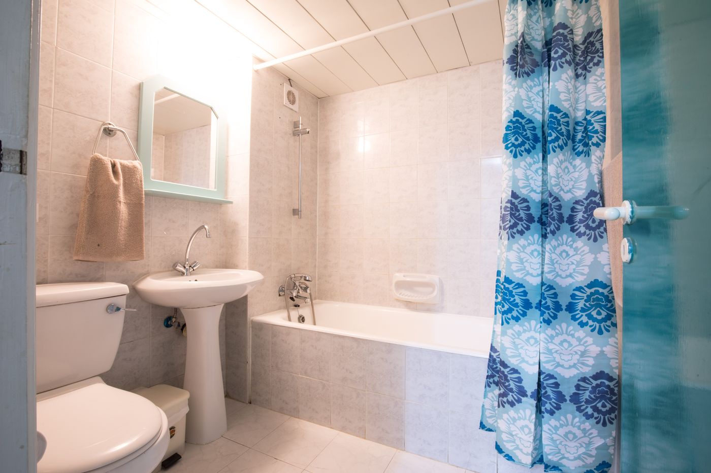 Debbie-Xenia-Room-17