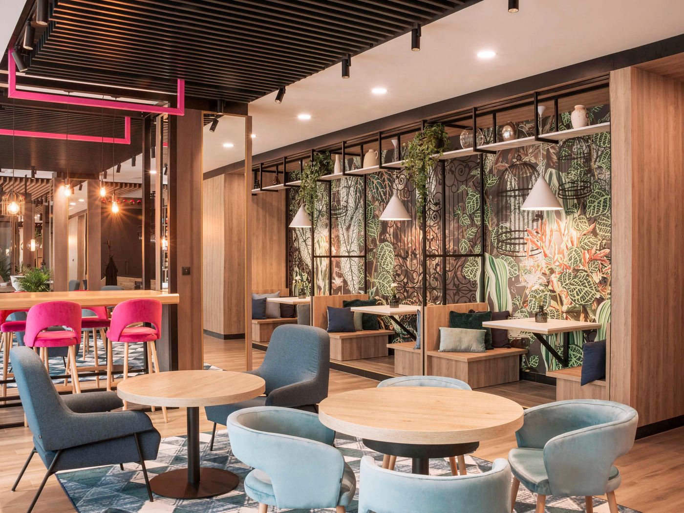 Ibis-Styles-Krakow-East-Bar-16