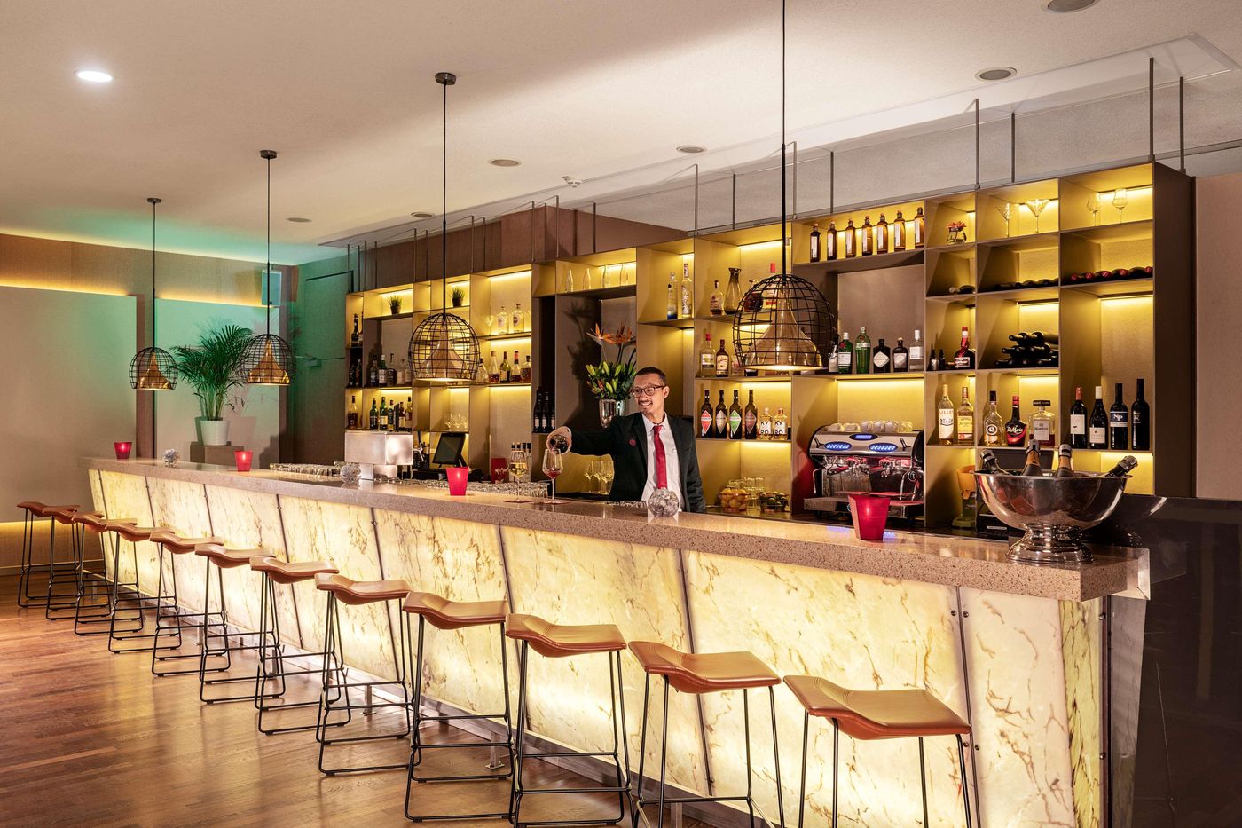 NH-Collection-Berlin-Mitte-am-Checkpoint-Charlie-Bar-18