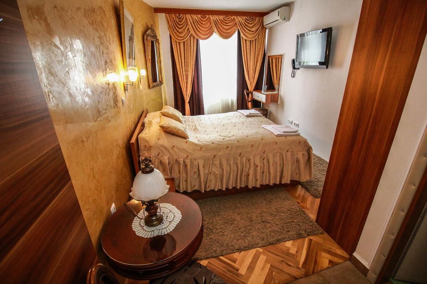Hotel Herc-Bosnia & Herzegovina-SARAJEVO-Room-7