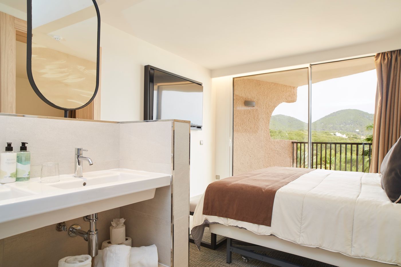 Invisa-Figueral-Resort---Cala-Blanca-Room-37