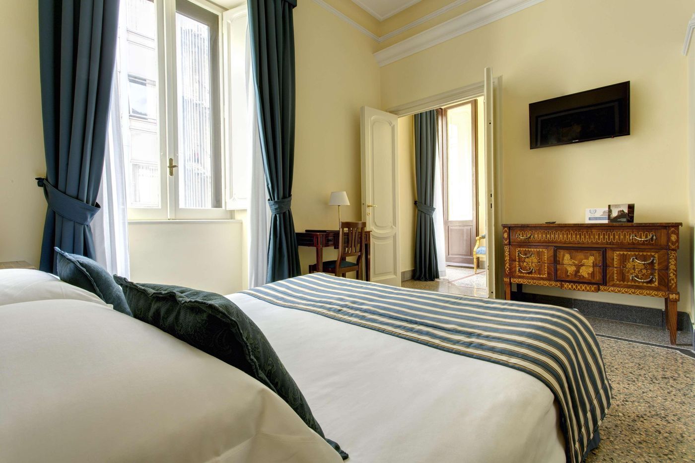 Golden-Tulip-Rome-Piram-Room-8