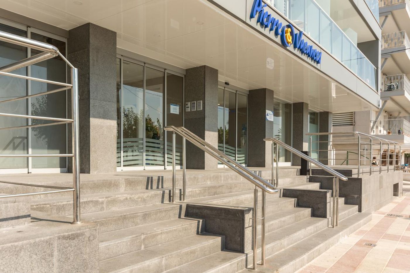 Pierre---Vacances-Blanes-Playa-Lobby-2