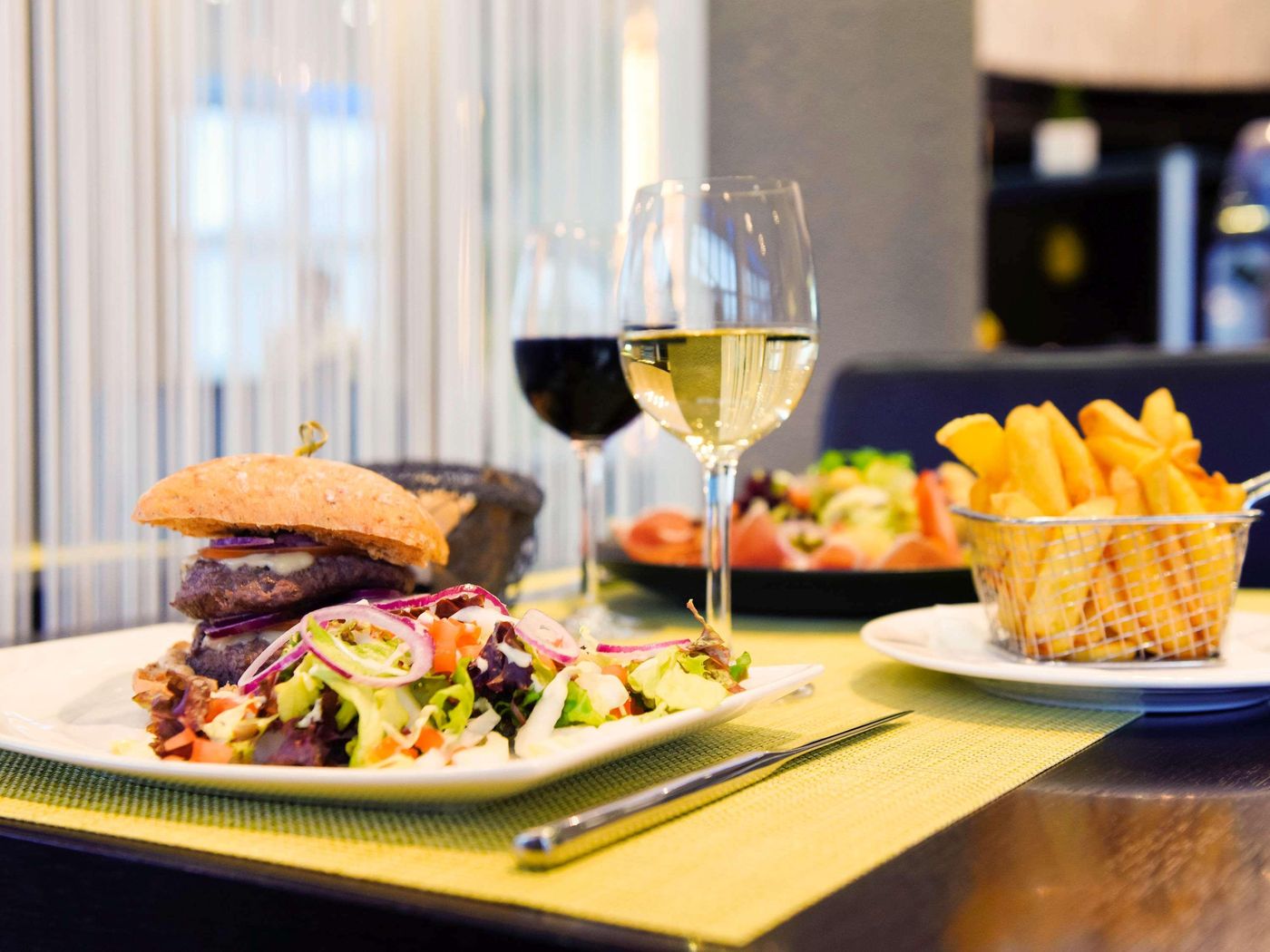 ibis-Luxembourg-Aeroport-Restaurant-60