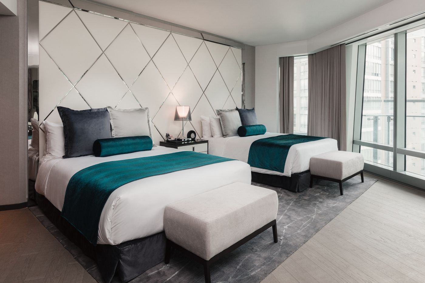 Paradox-Hotel-Vancouver-Room-8