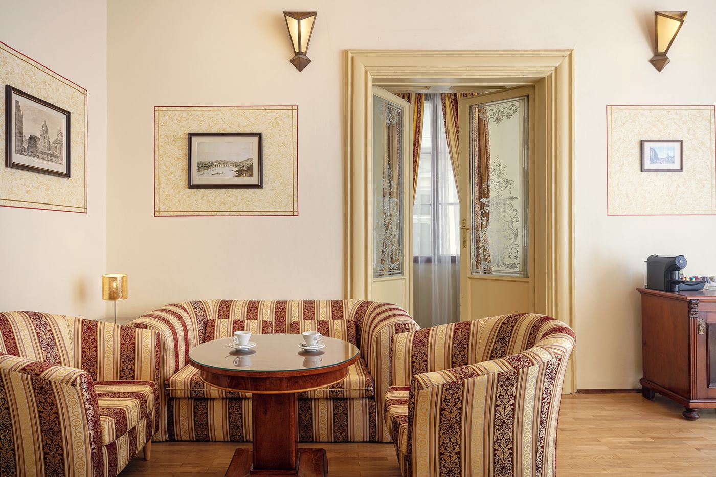 The-Charles-Hotel-Lobby-17
