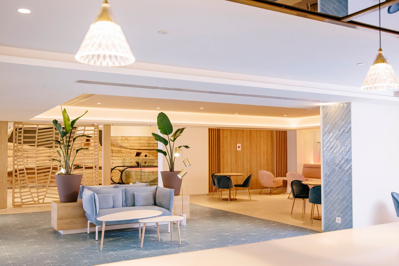 Hotel-Cristina-by-Tigotan-Lobby-51