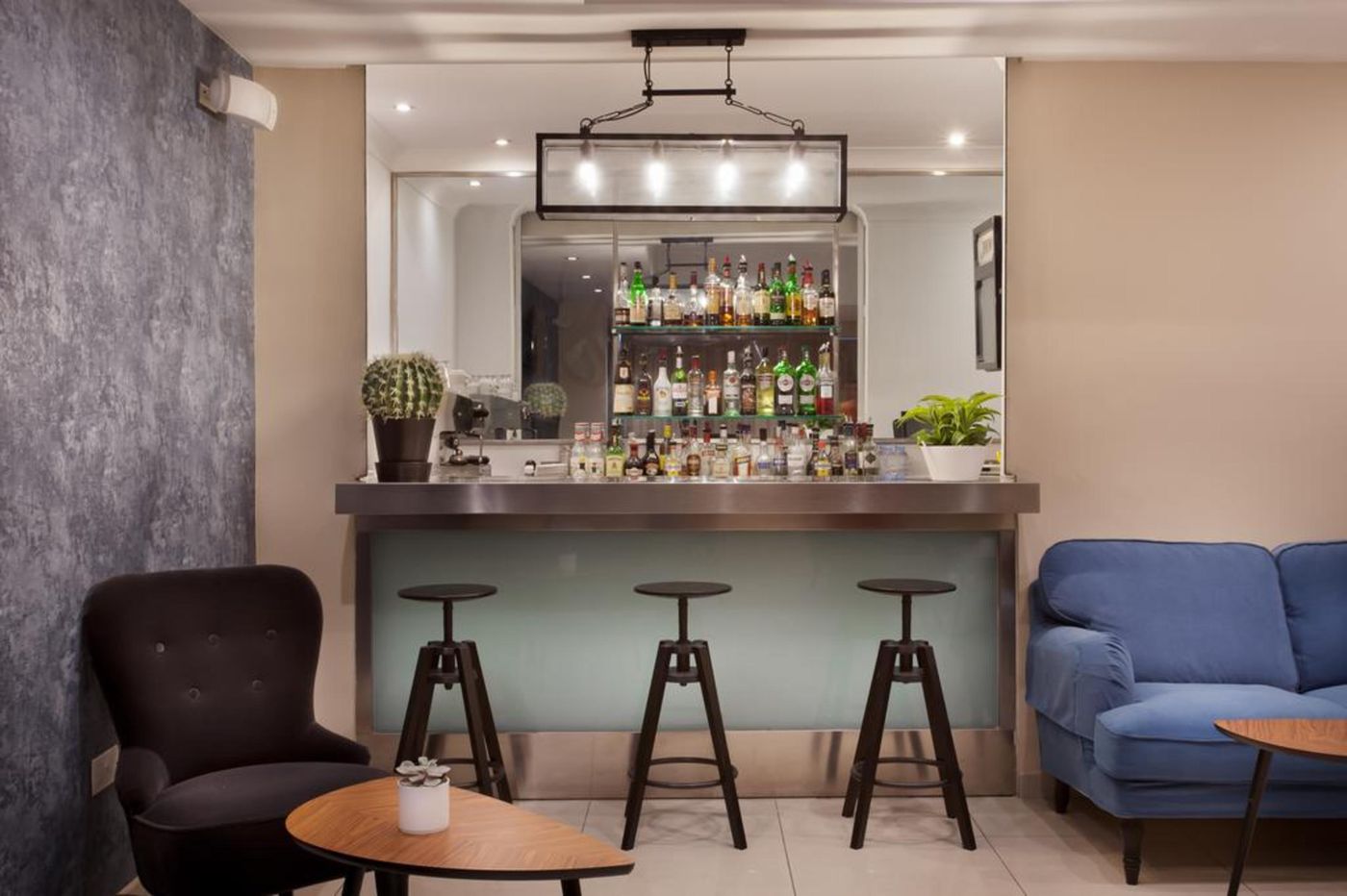 The-Plaza-and-Plaza-Regency-Hotels-Bar-35