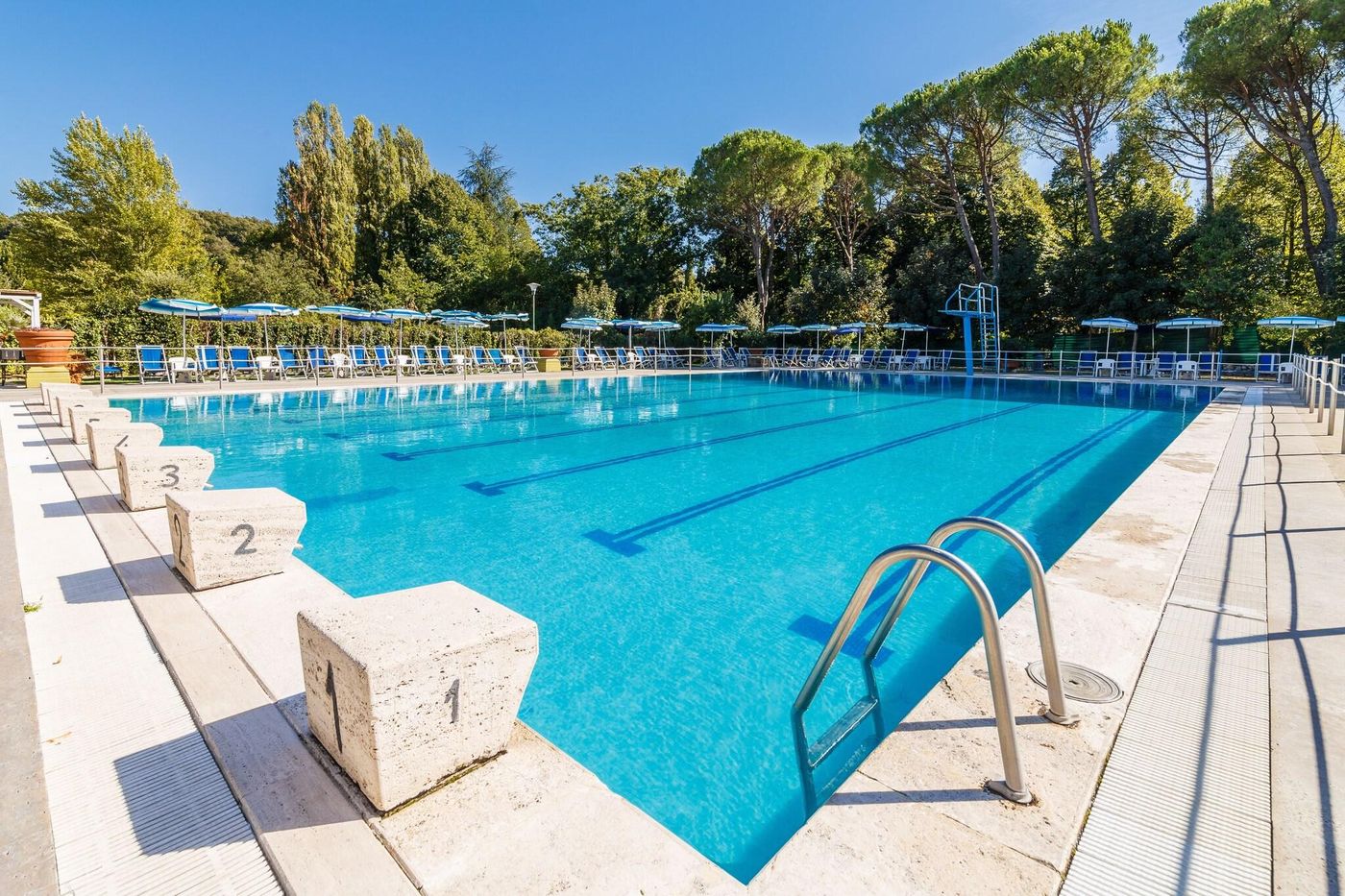 Country-Club-Pool-31