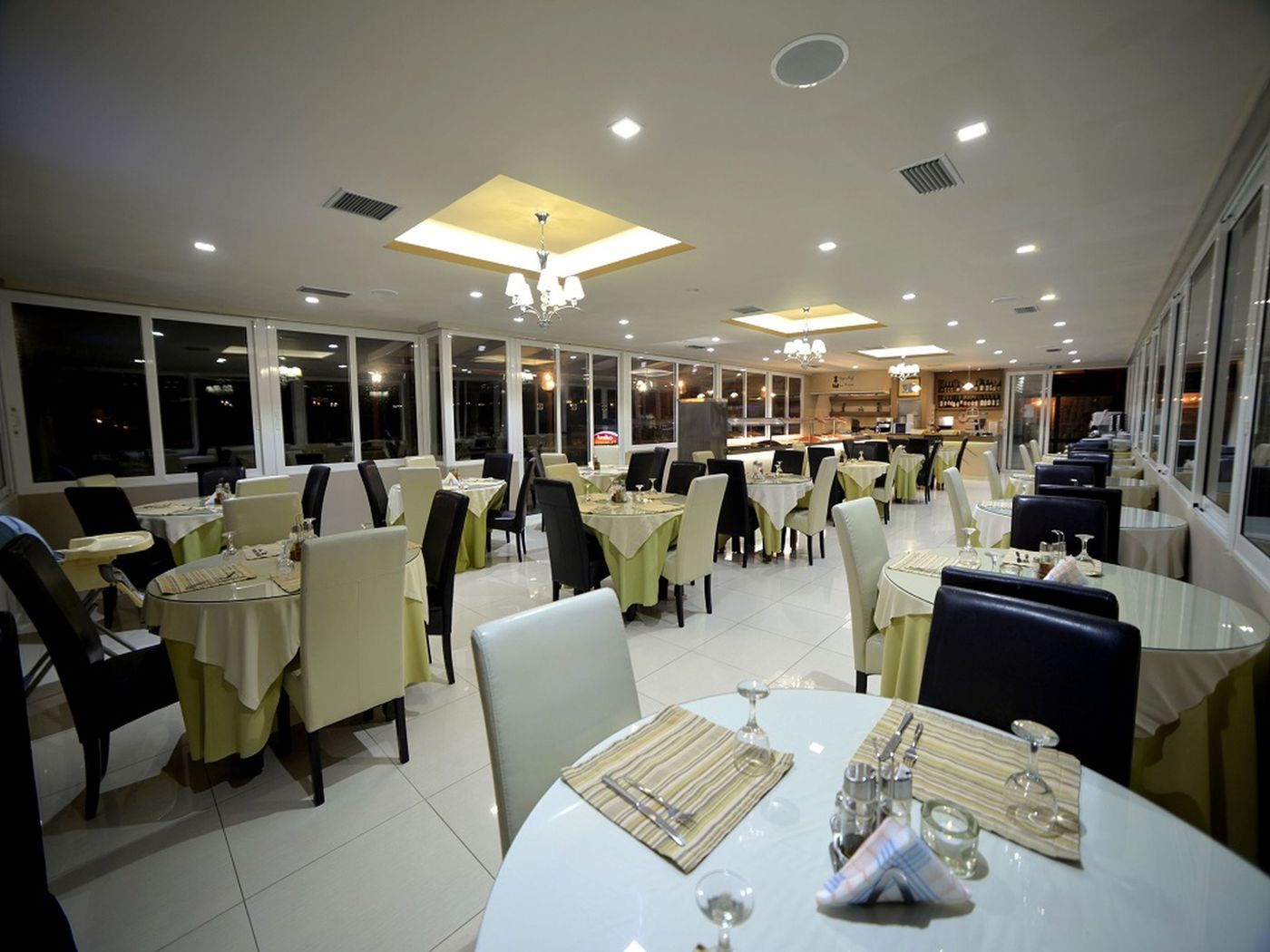 Planos Beach Aparthotel