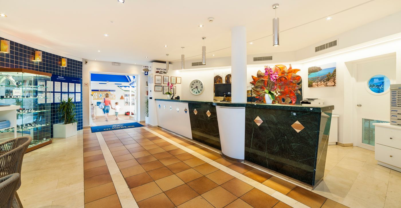 Apartamentos-Globales-Binimar-Lobby-40