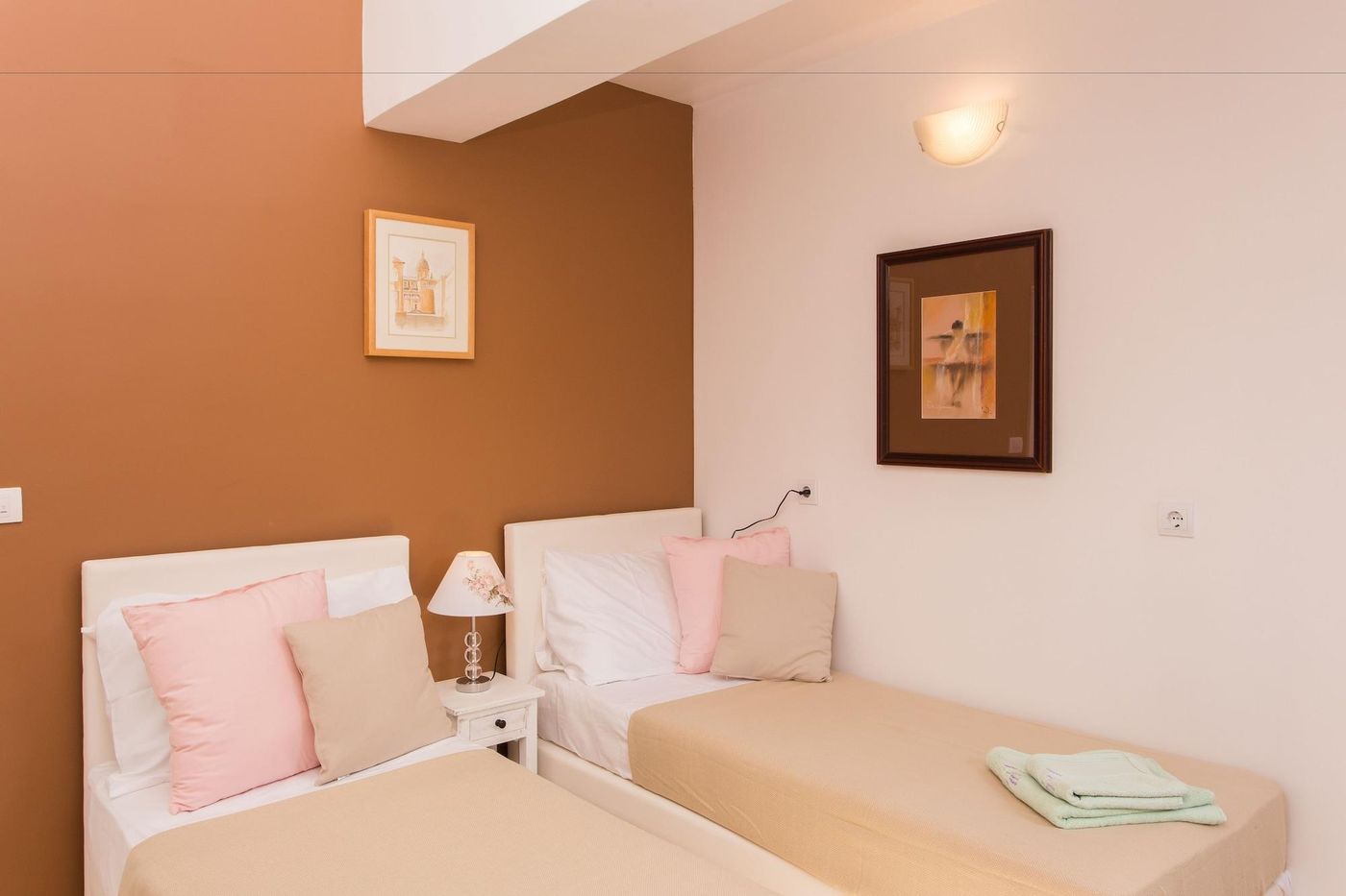 Guest-House-Cuk-Room-21