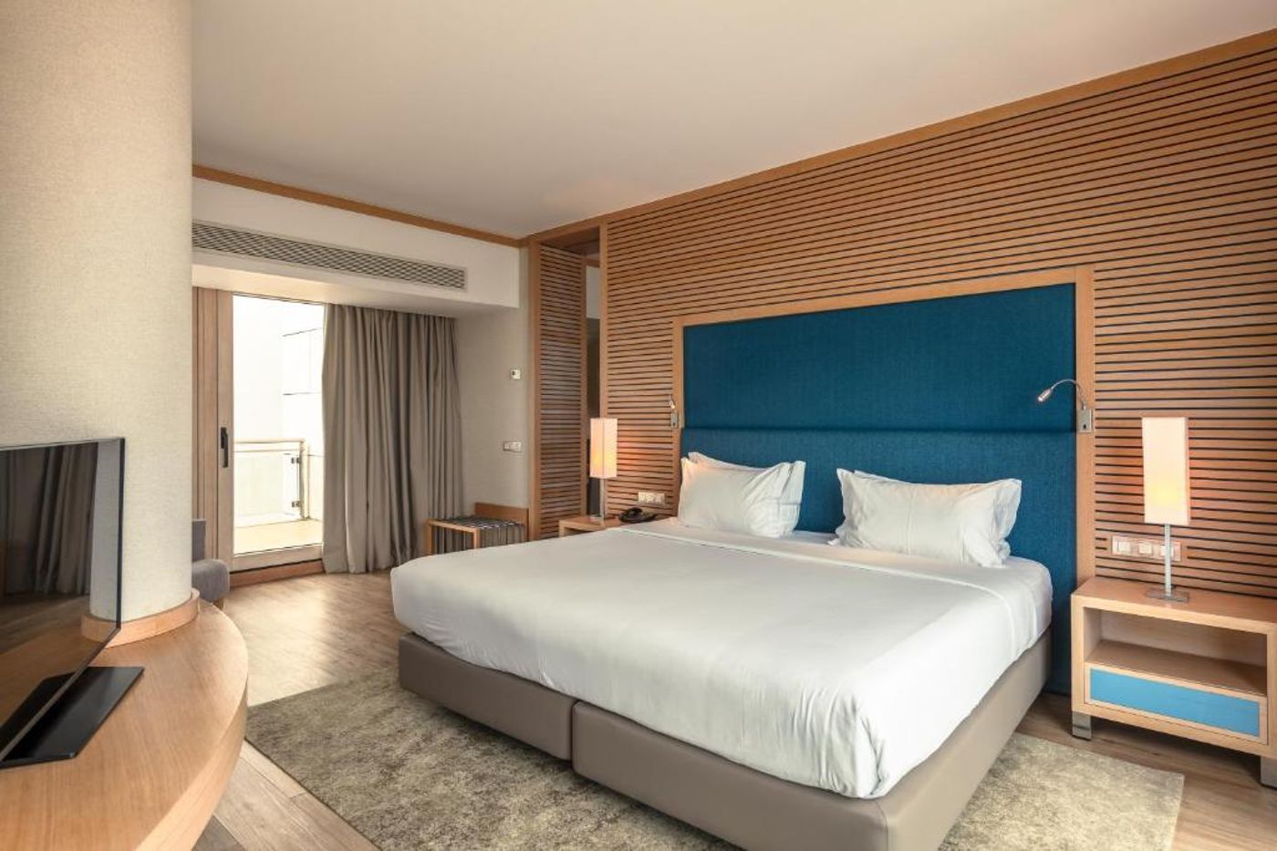 Sesimbra-Oceanfront-Hotel-Room-10