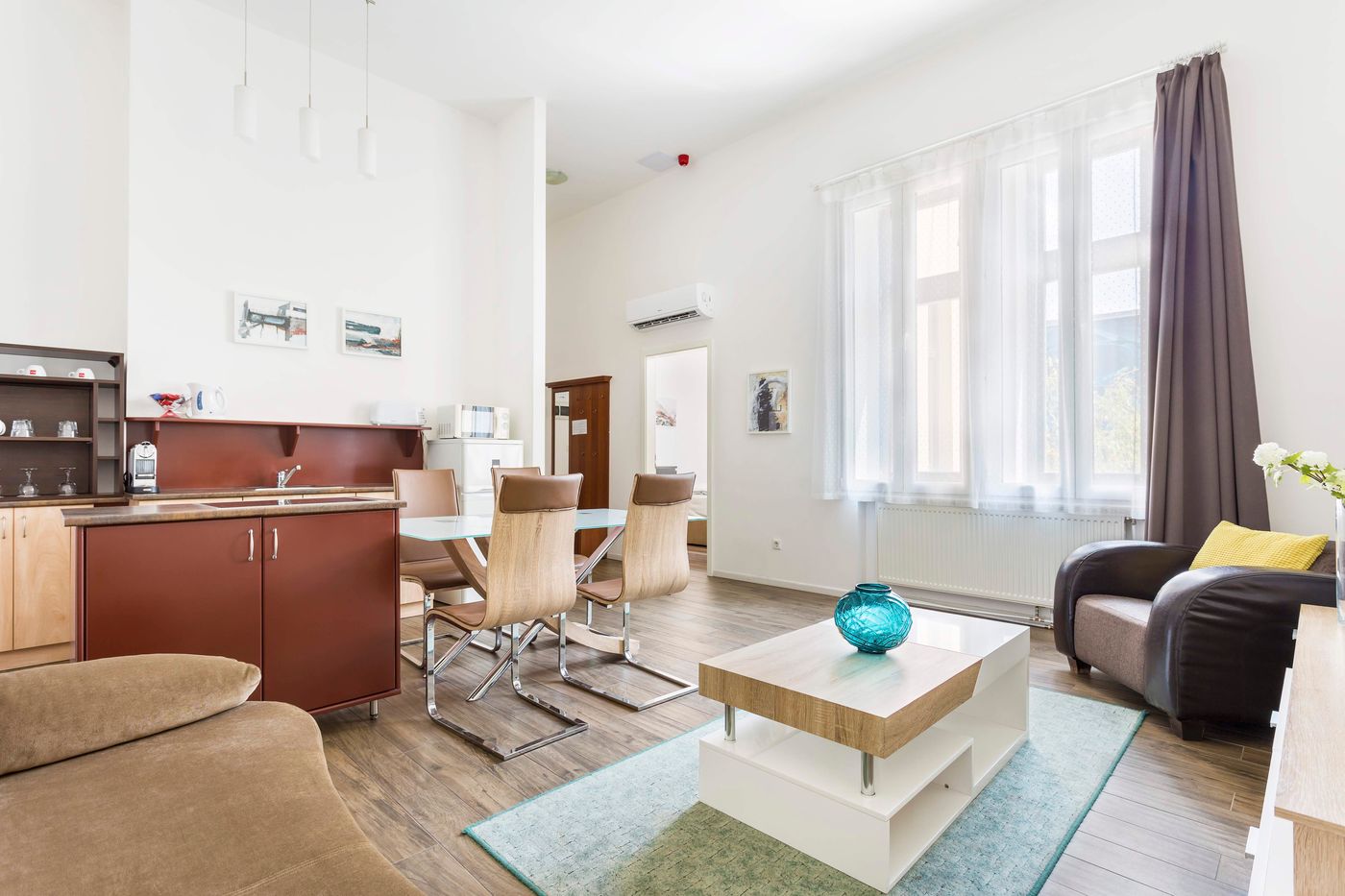 Hotel-Mika-Downtown-Room-12