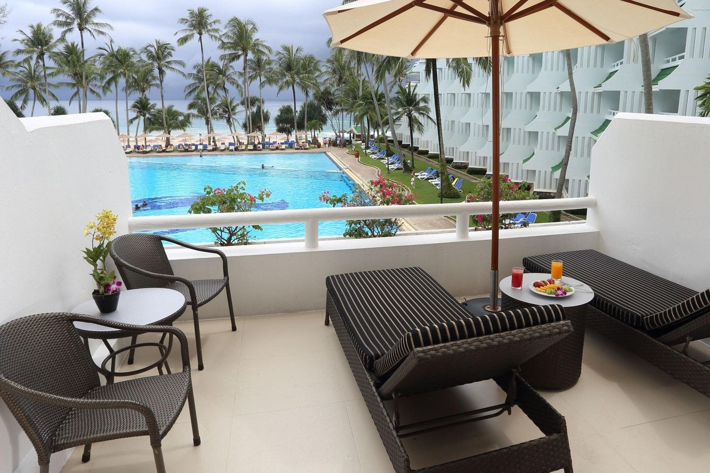 Le-Meridien-Phuket-Beach-Resort-Room-14