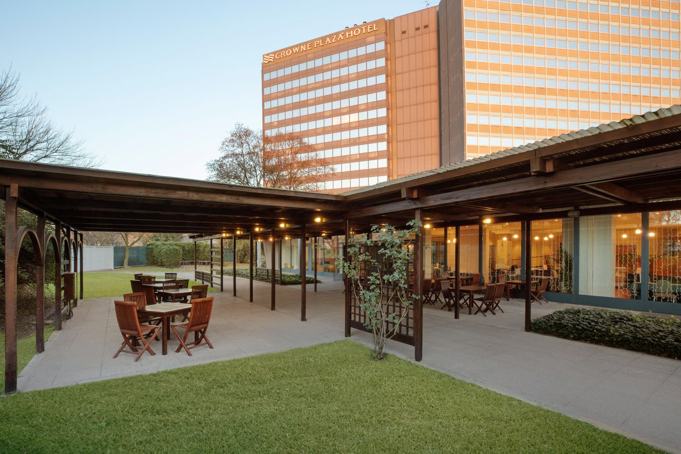 Crowne-Plaza-Milan-Linate-General-view-57