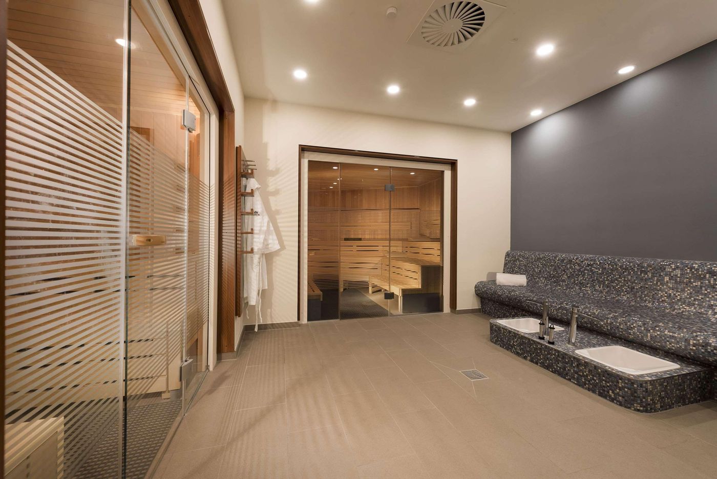 Maritim-Hotel-Bonn-Sports-and-Entertainment-64