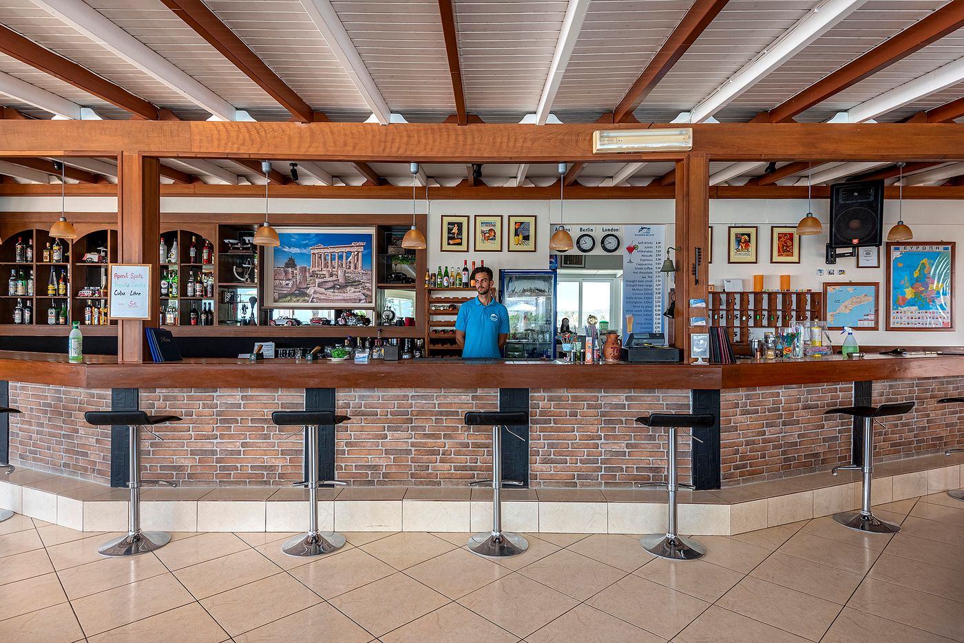 Mammis-Beach-Hotel-Bar-44