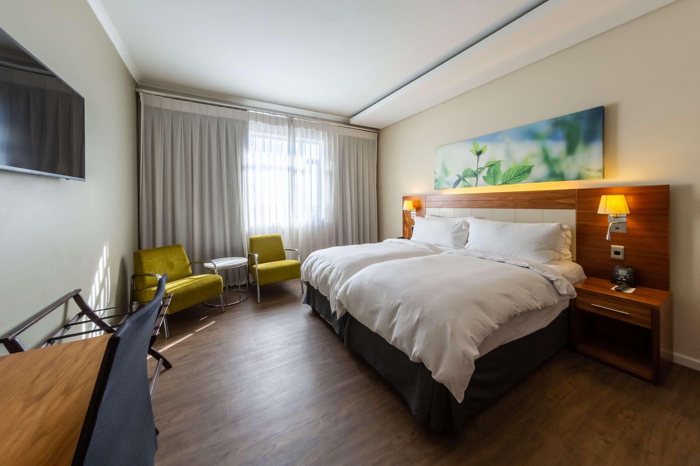 Doubletree-by-Hilton-Cape-Town-Room-26