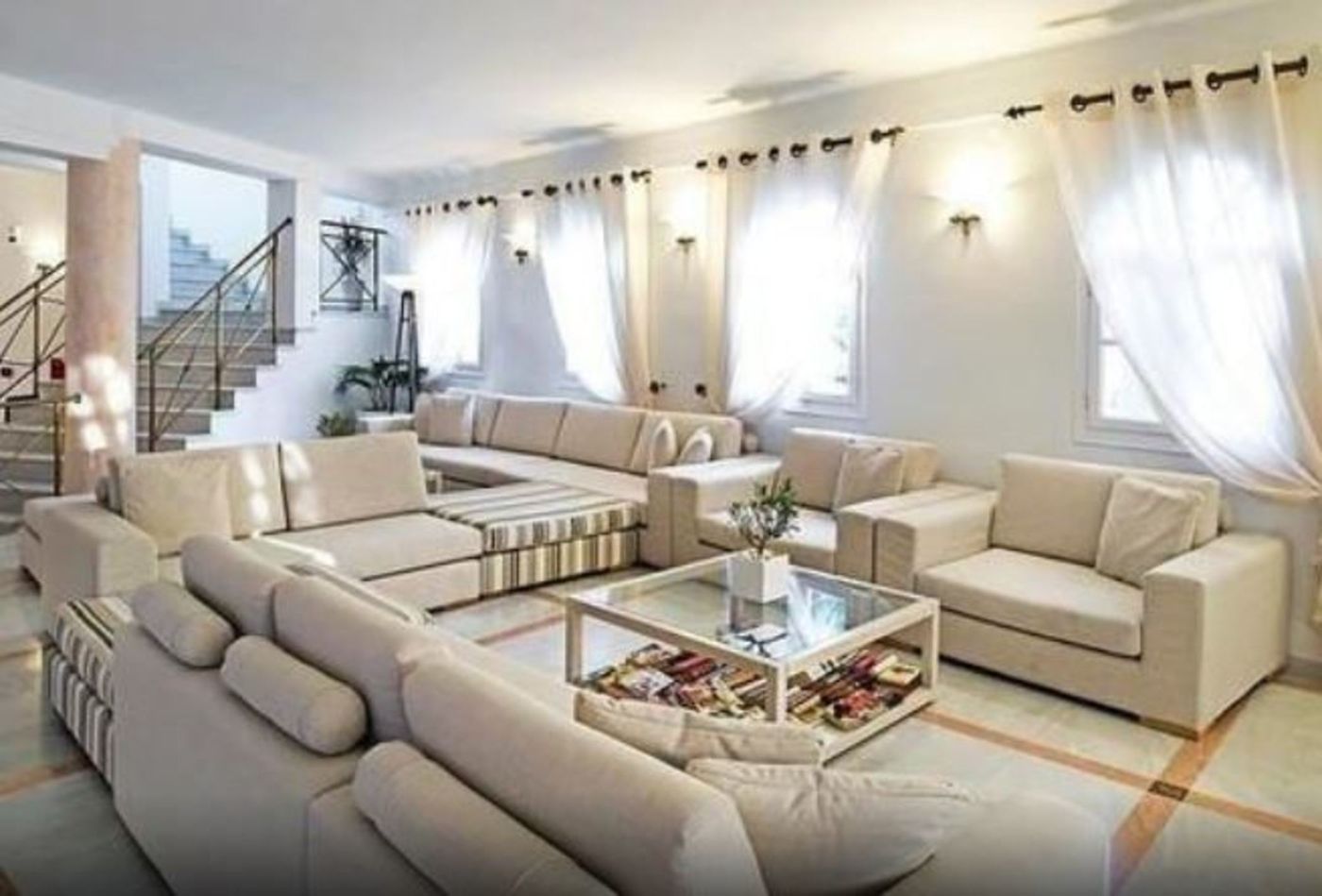 Aegean-Plaza-Lobby-35