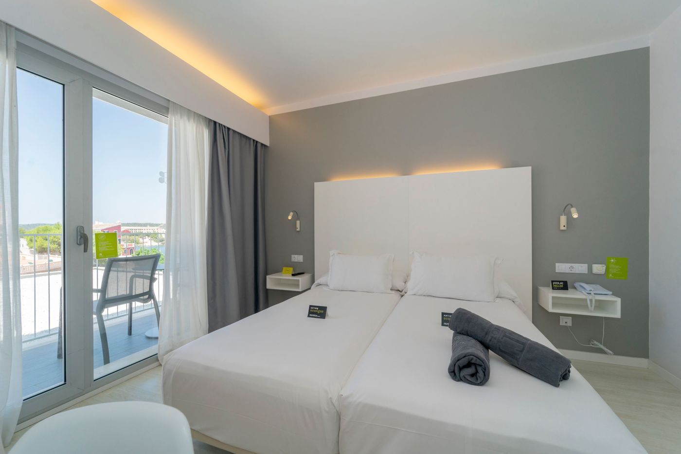 Artiem-Carlos-III-Room-18