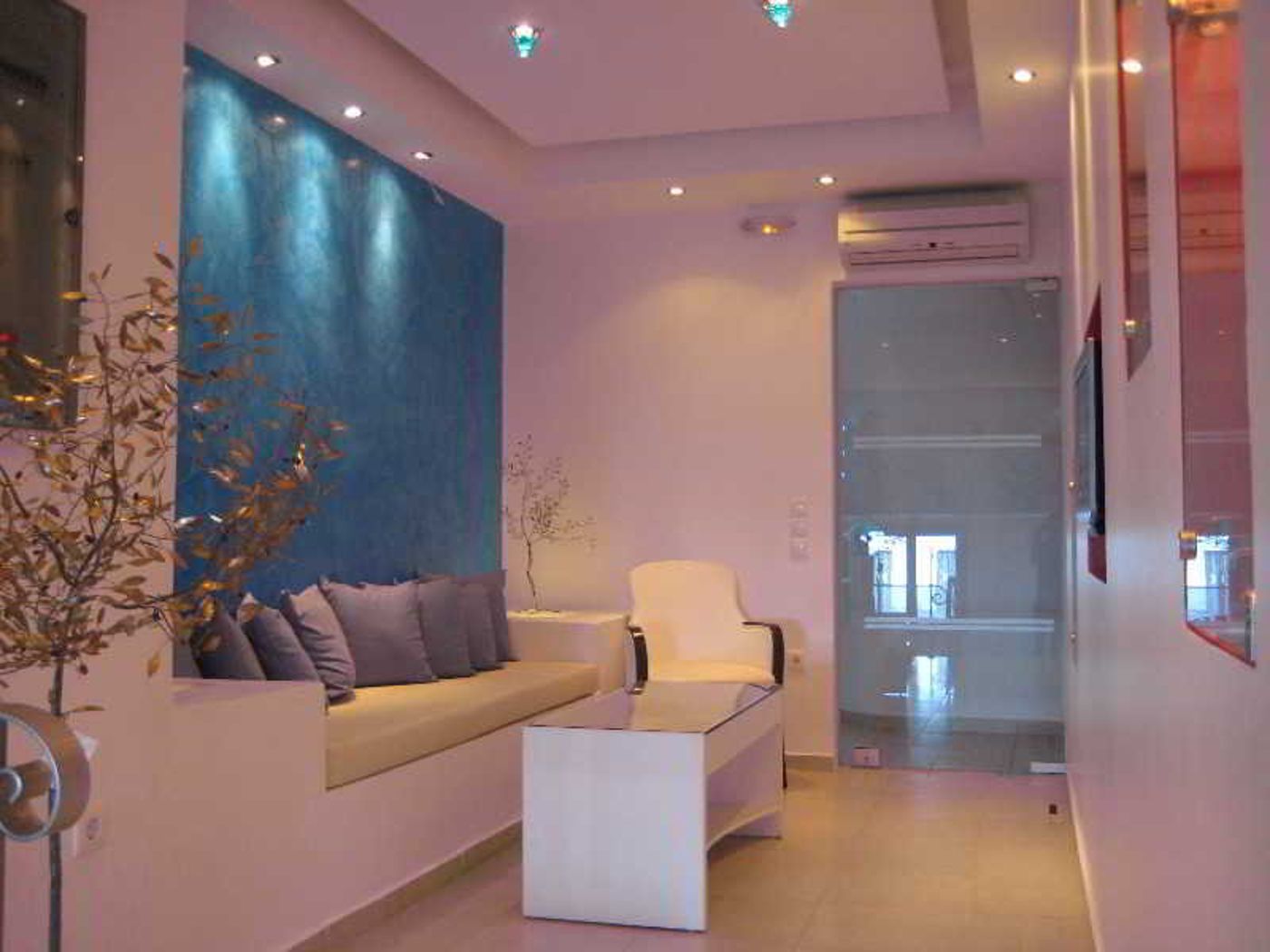 Amerisa-Suites-Lobby-26