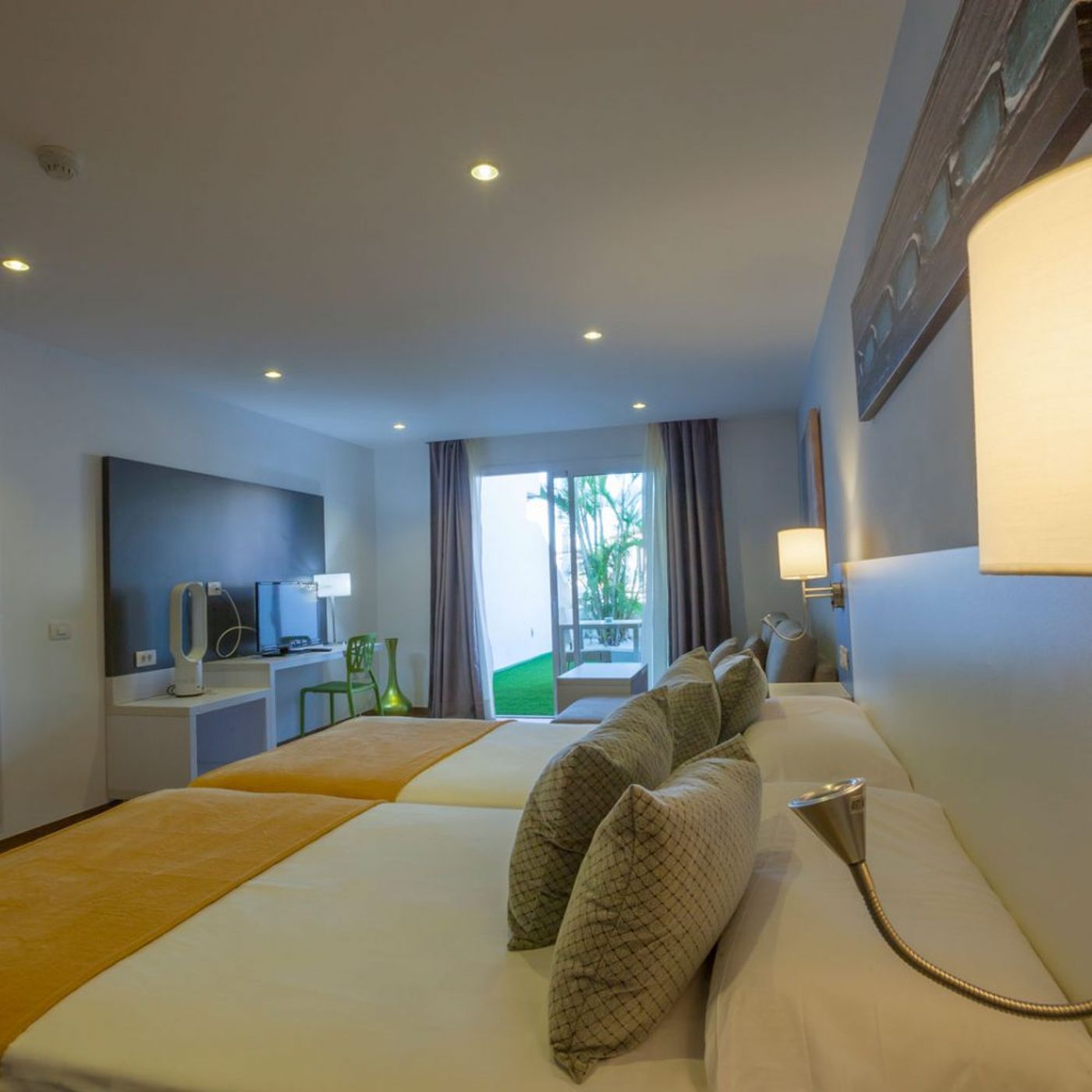 Malibu-Park-Hotel-Room-14