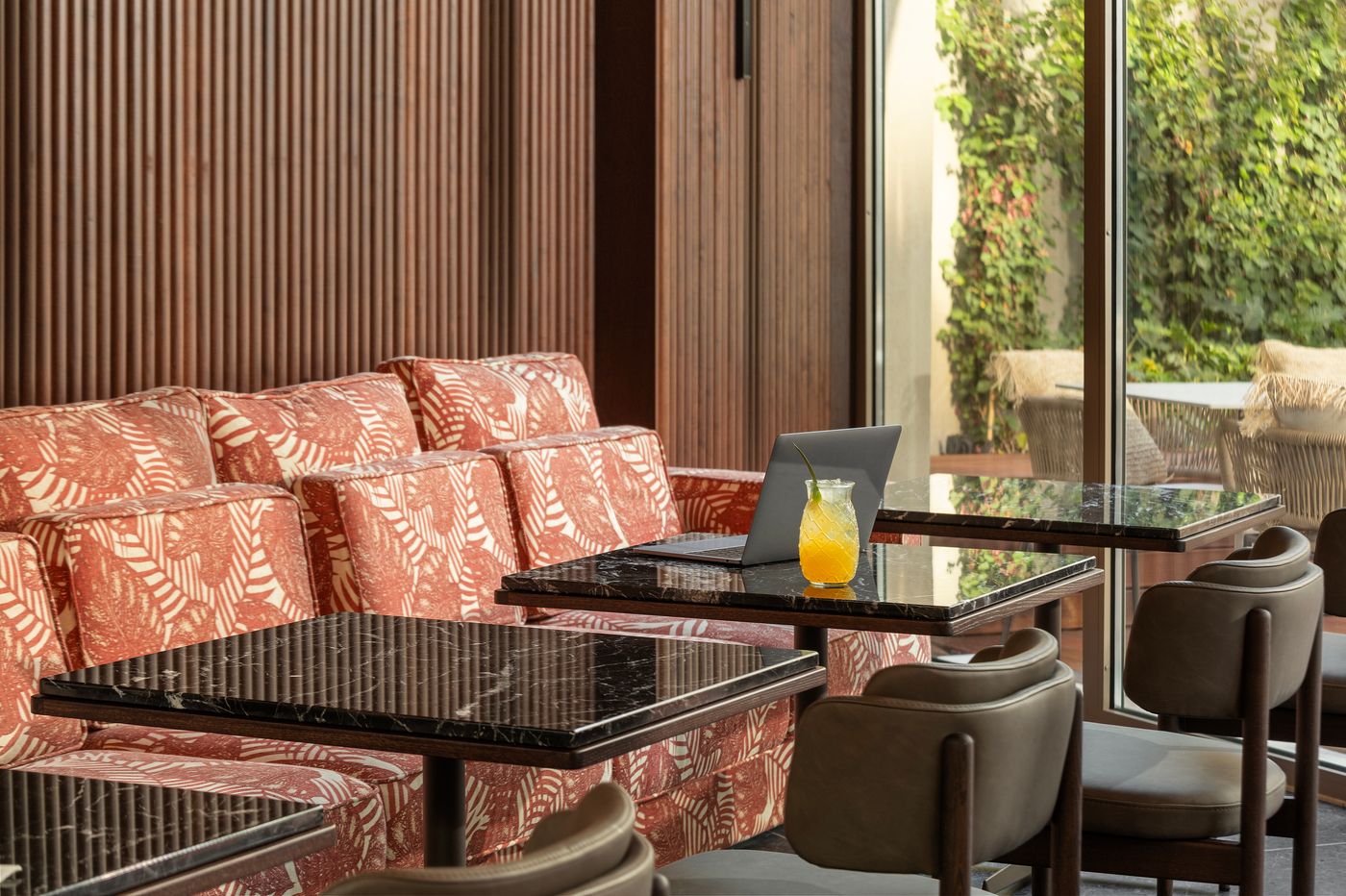 Evolution-Valbom-Bar-12