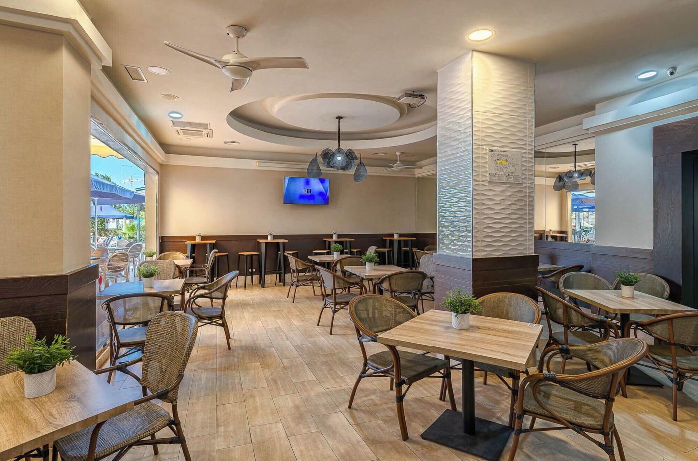 Hotel-Spa-Benalm----dena-Palace-Bar-46