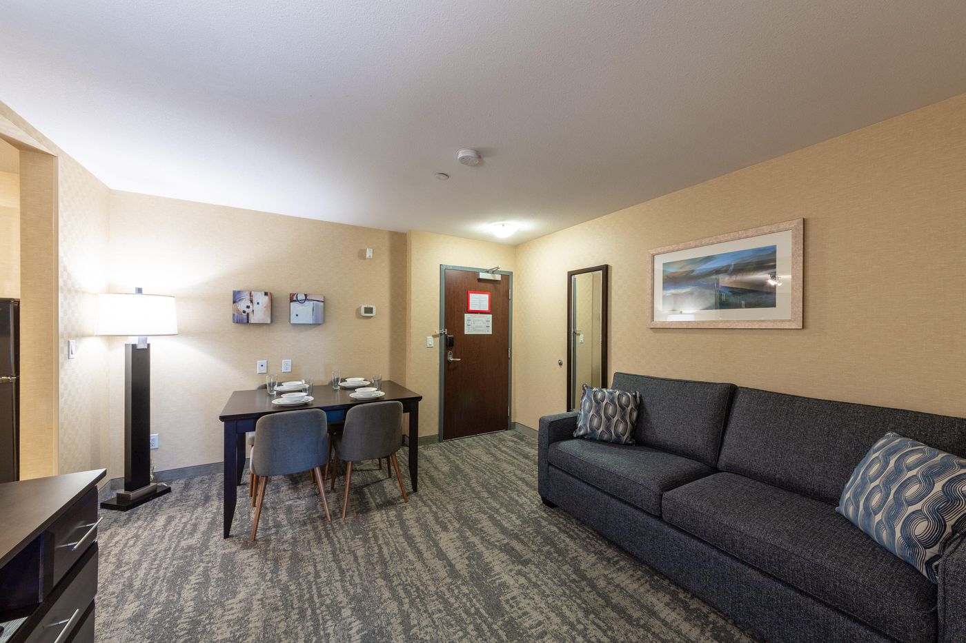 Holiday-Inn-Express---Suites-Riverport-Room-26