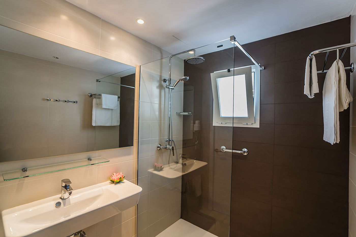 03.09.25 Holiday Center