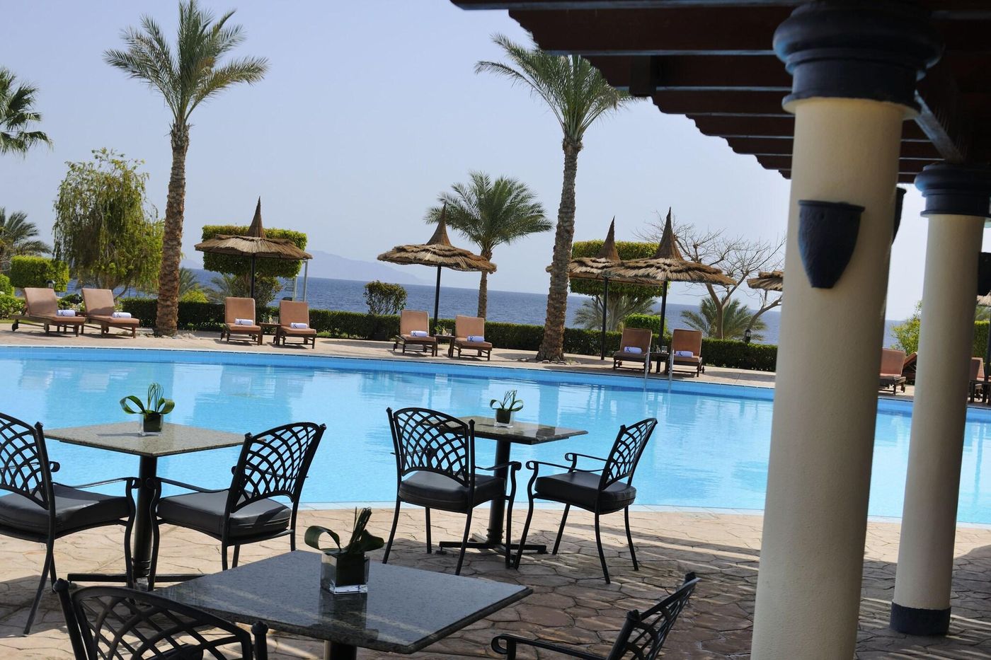 Renaissance-Sharm-El-Sheikh-Golden-View-Beach-Rest-Bar-10