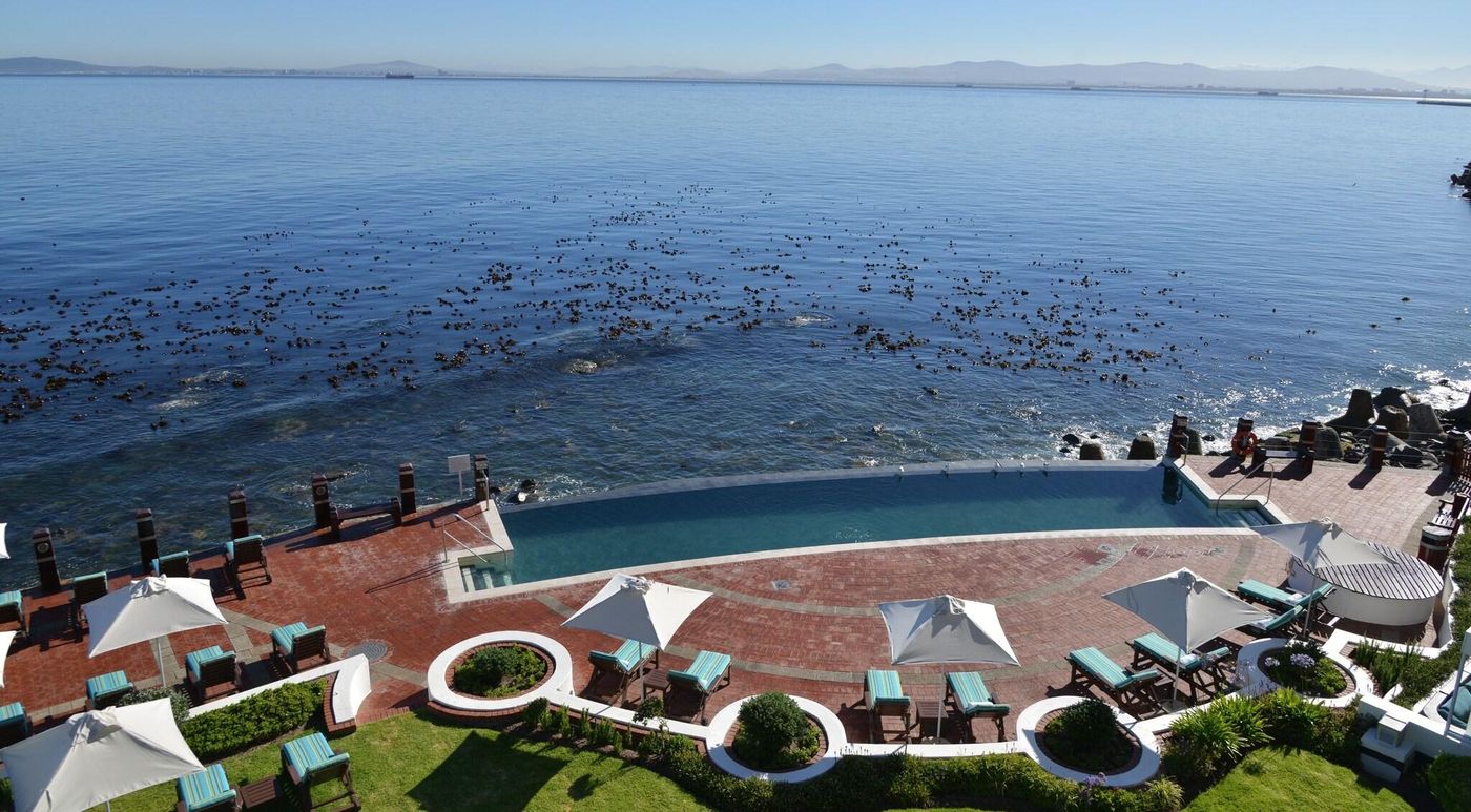 Radisson-Blu-Hotel-Waterfront-Pool-96