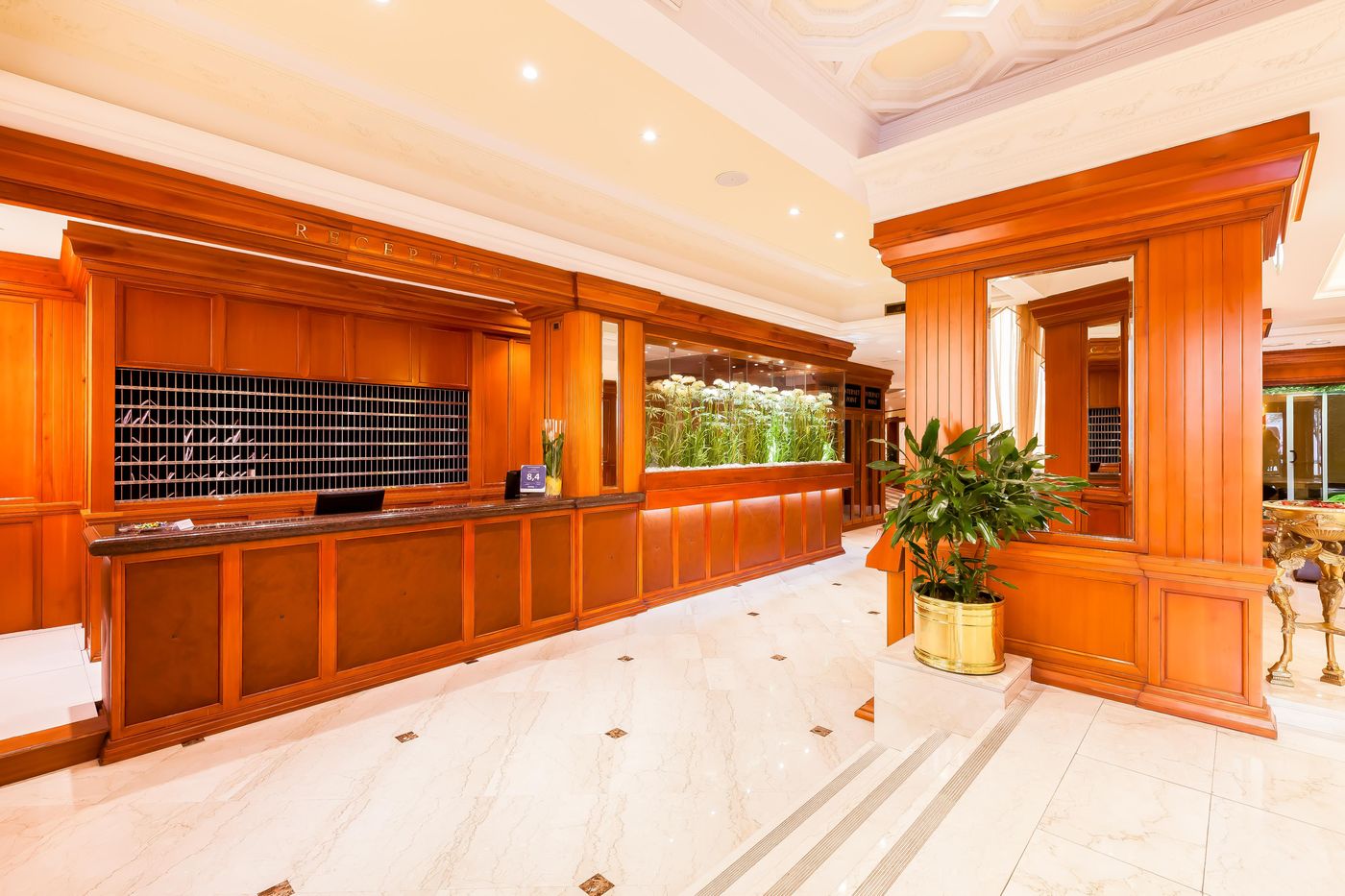 Radisson-Blu-Ghr-Hotel-Rome-Lobby-13