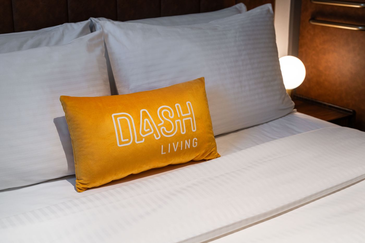 Dash-Living-on-Hollywood-Room-24