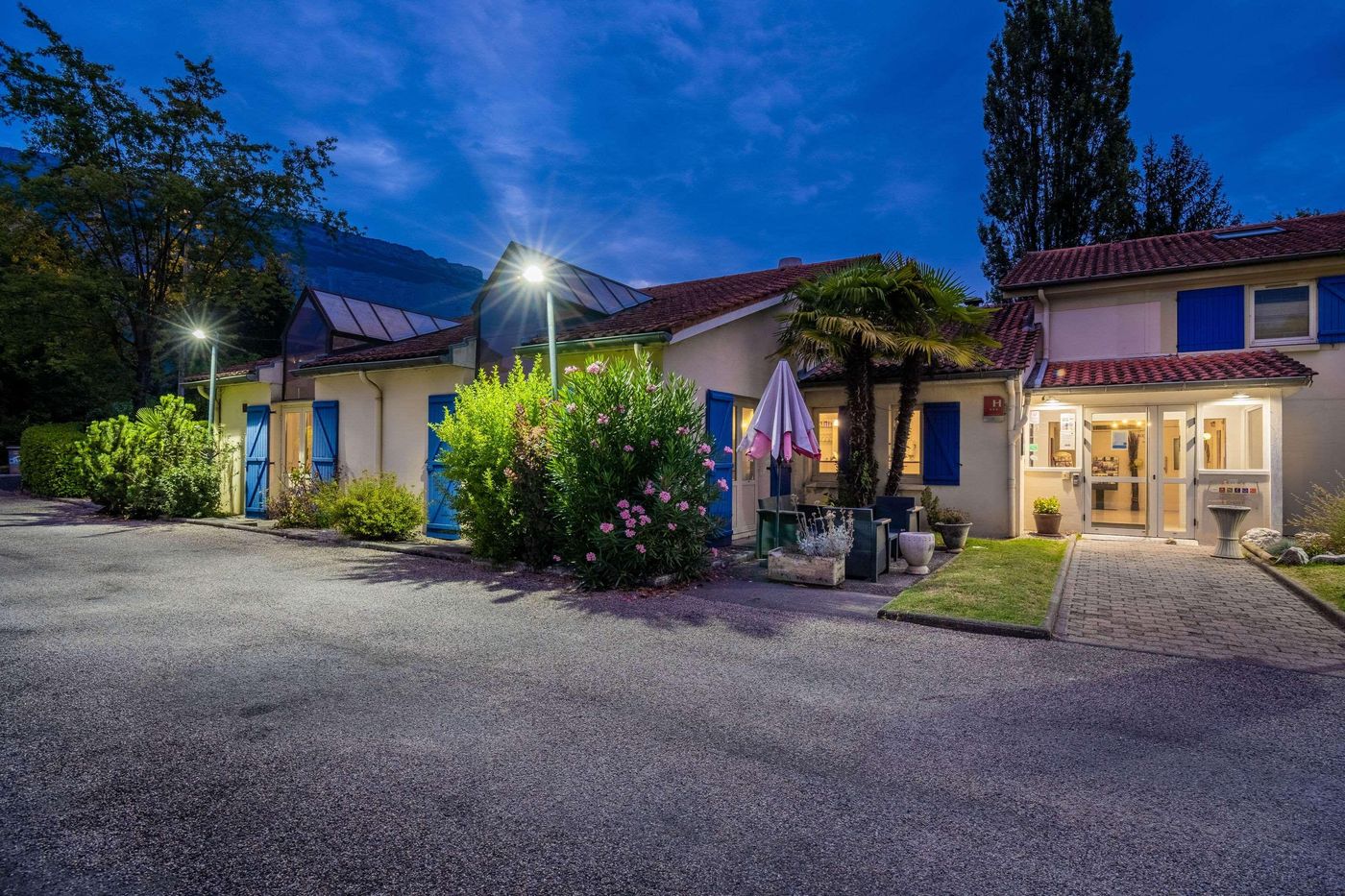 Comfort Hotel Grenoble Meylan-France-MEYLAN-General view-10