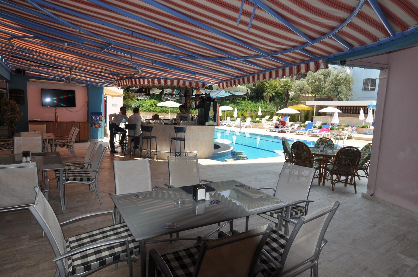 Tuntas-Family-Suites-Kusadasi-Restaurant-10