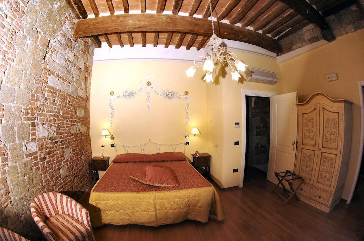 Di Stefano-Italy-PISA-Room-4