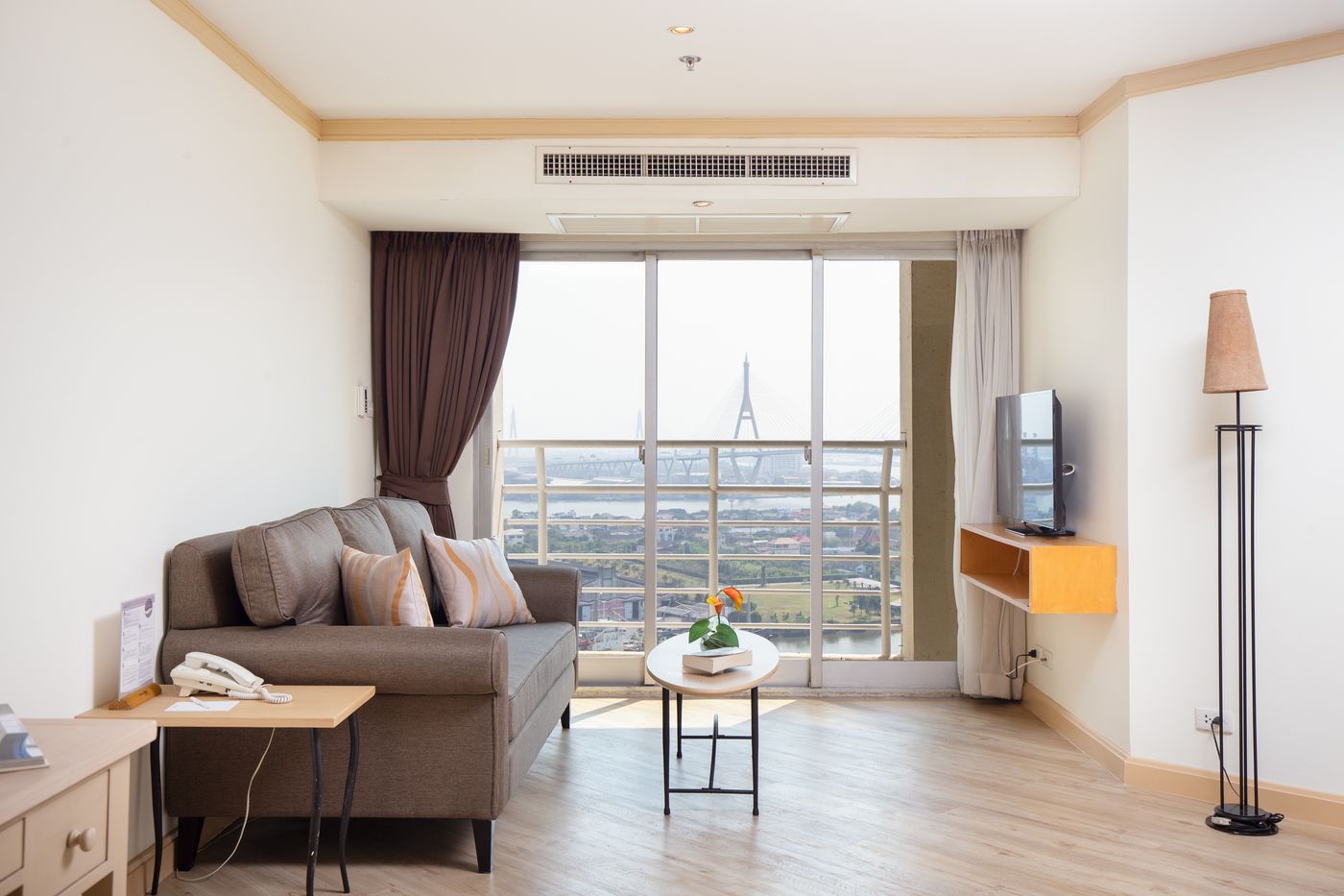 Riverfront-Bangkok-Room-14