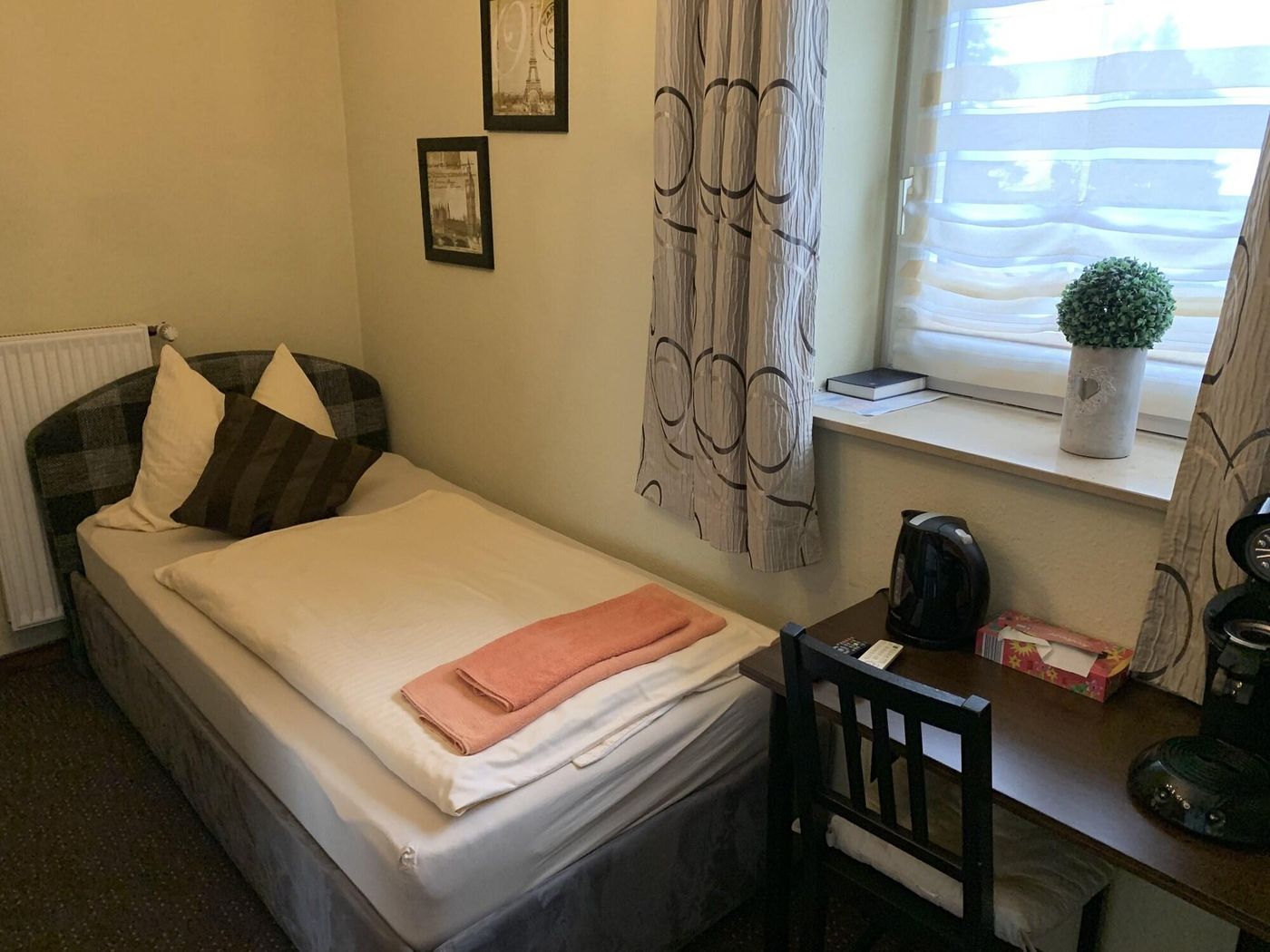 Rheinischer Hof Dormagen - Germany - DORMAGEN - Room - 10