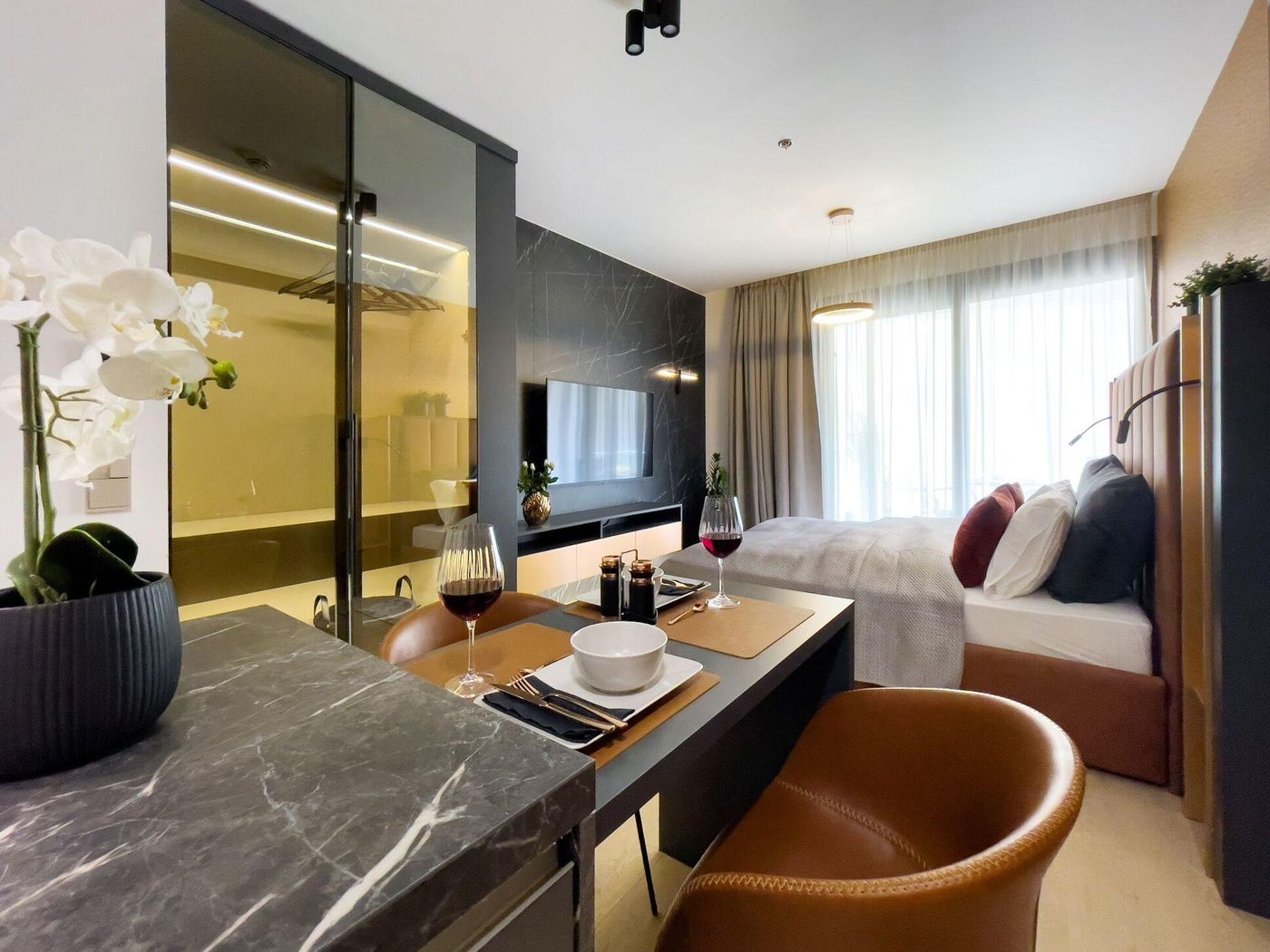 Hotel-Emerald---Suites-Room-43