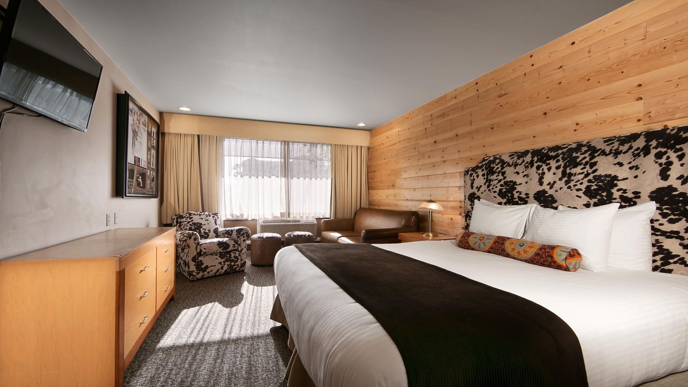 Best-Western-Plus-Hollywood-Hills-Room-22