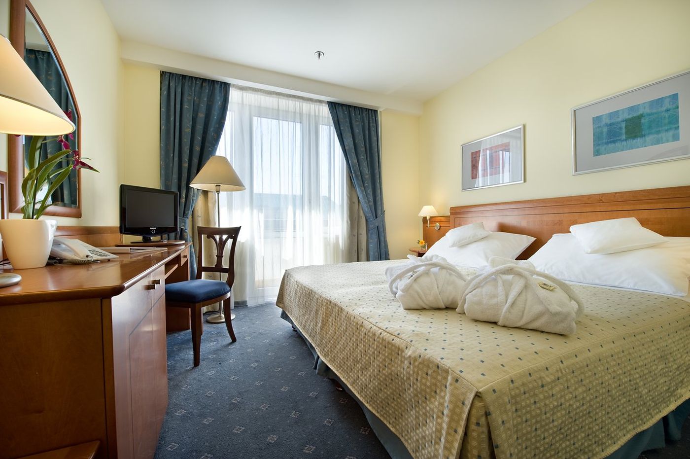 Ramada-Prague-City-Centre-Room-8