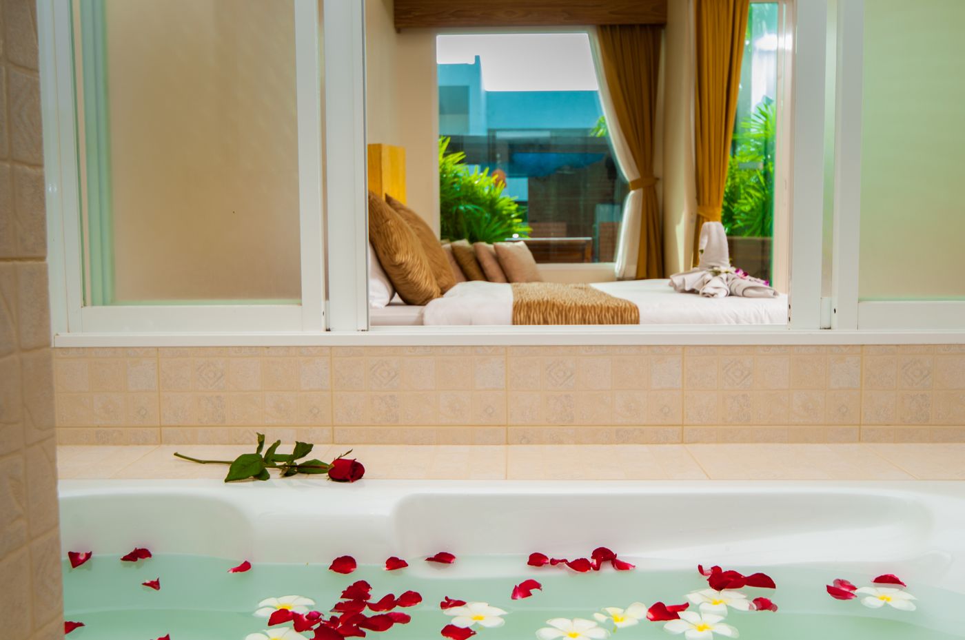 BLU-PINE-Villa---Pool-Access-Room-54