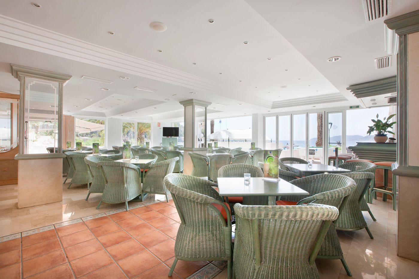 Grupotel-Cala-San-Vicente-Bar-9