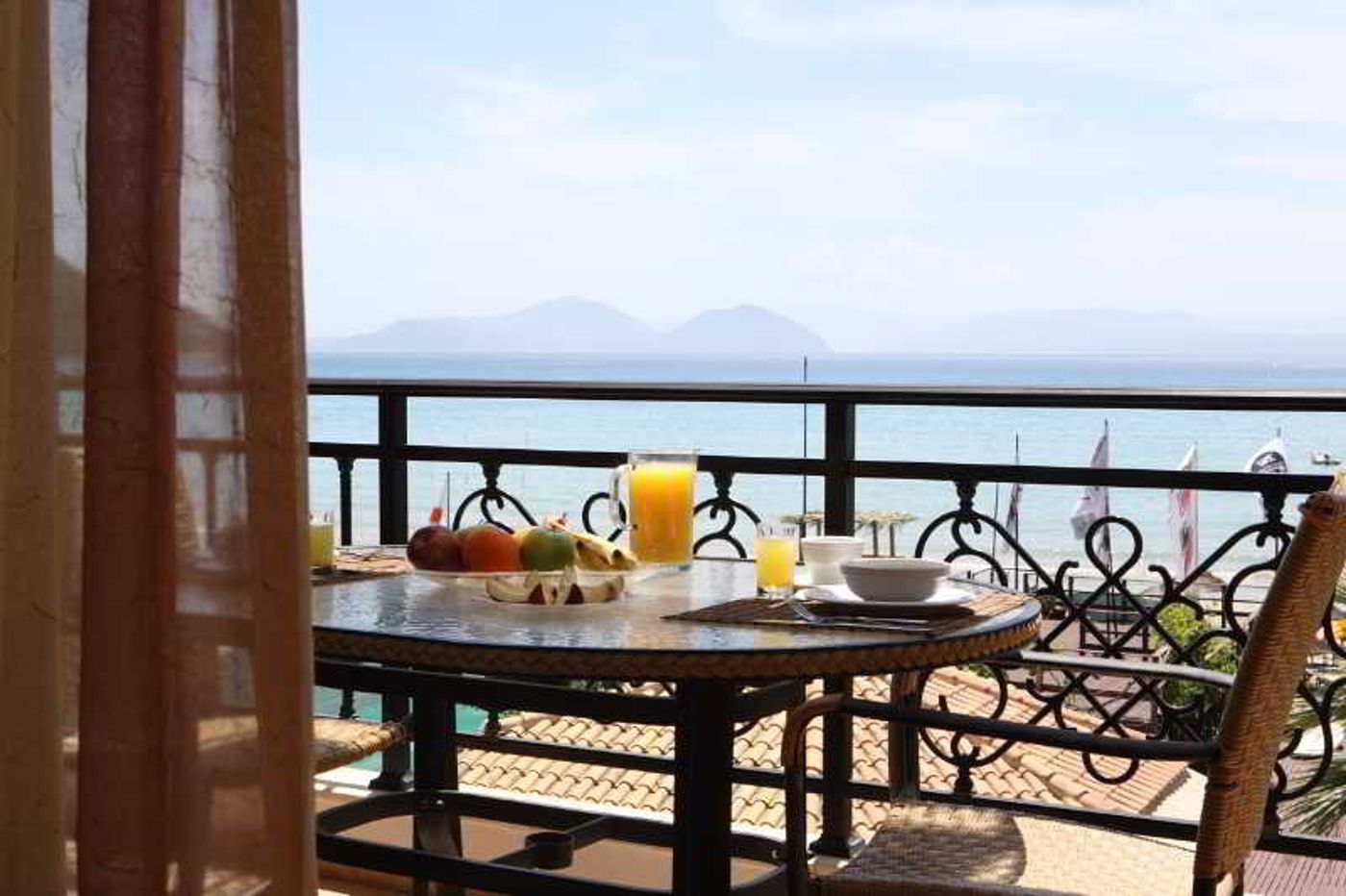 Grand-Nefeli-Terrace-32