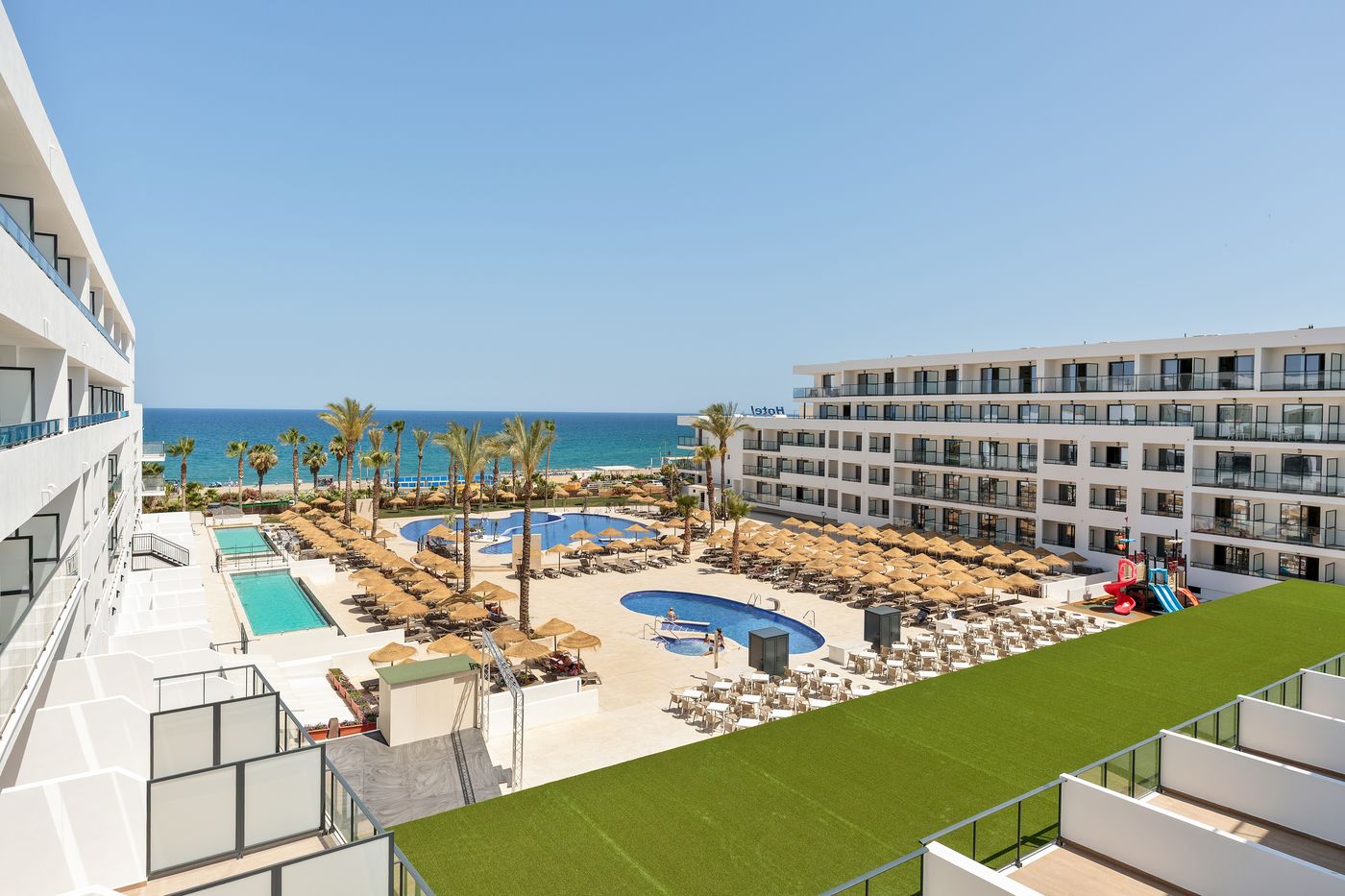 Best-Oasis-Tropical-Room-12