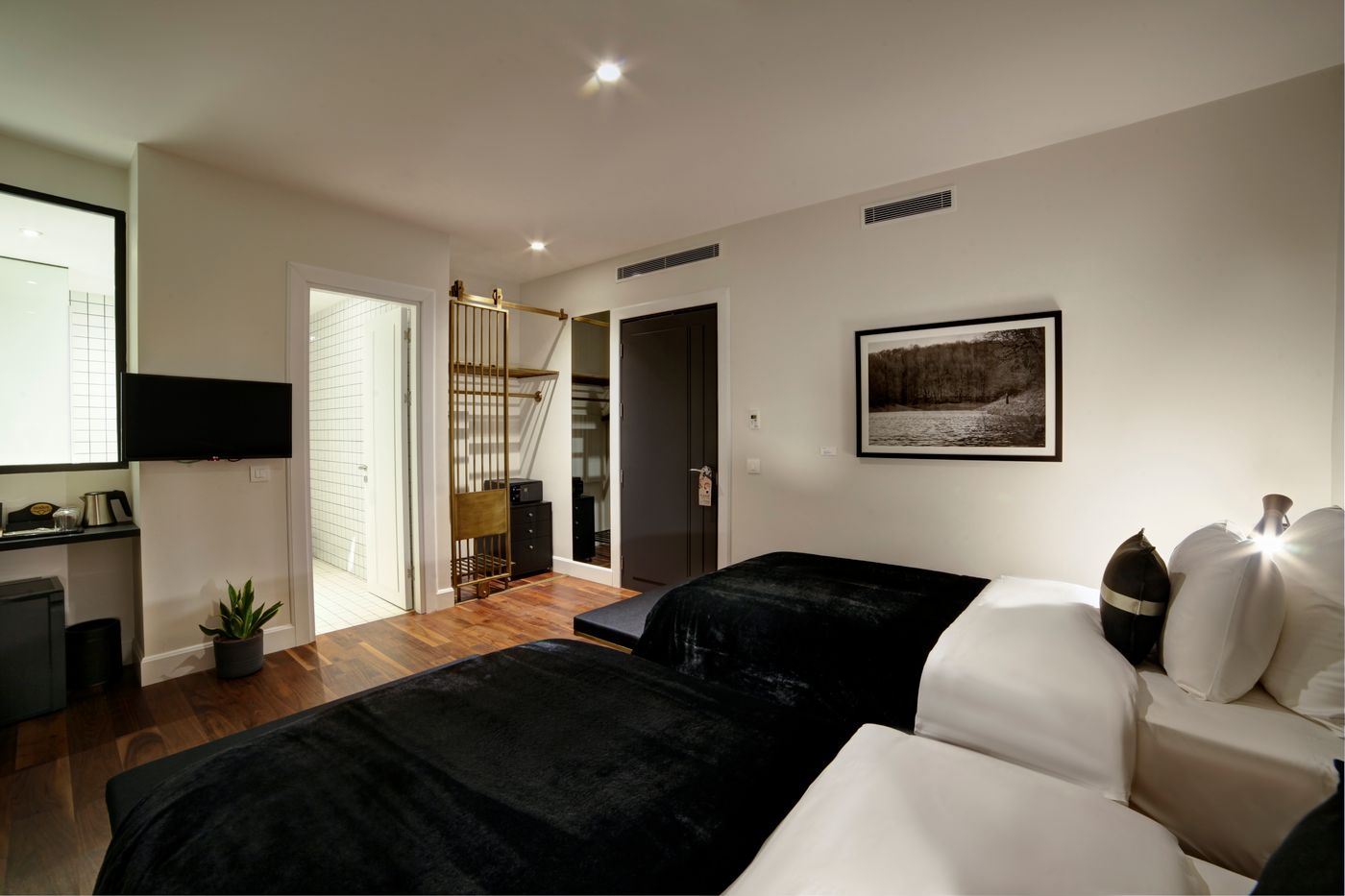 39-KalamIs-Marina-Hotel-Room-28