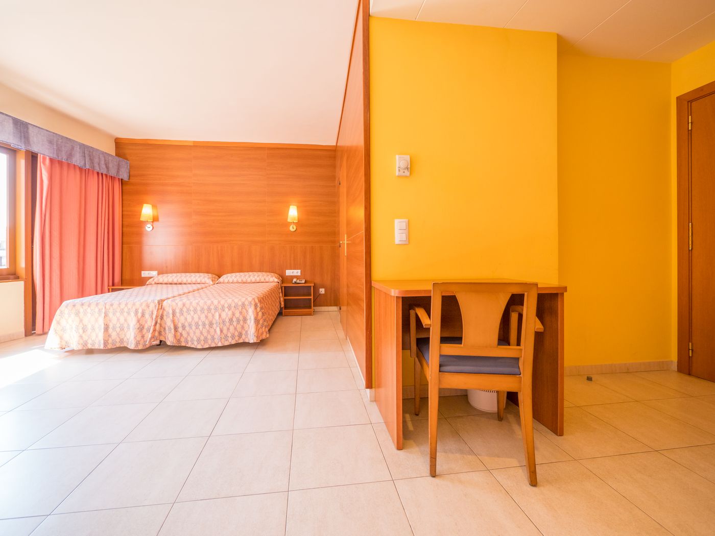 Checkin-Montpalau-Room-20