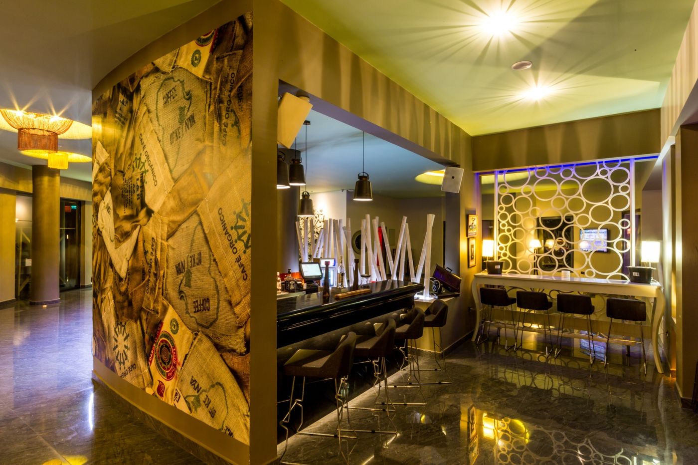 Cosmopolitan-Resort-Hotel-Lobby-21